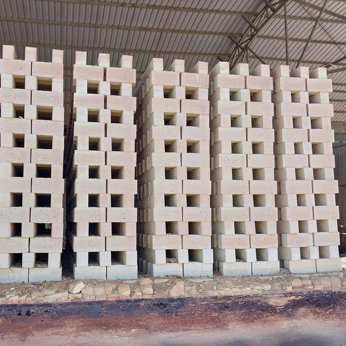 Pishgan gisht keramika