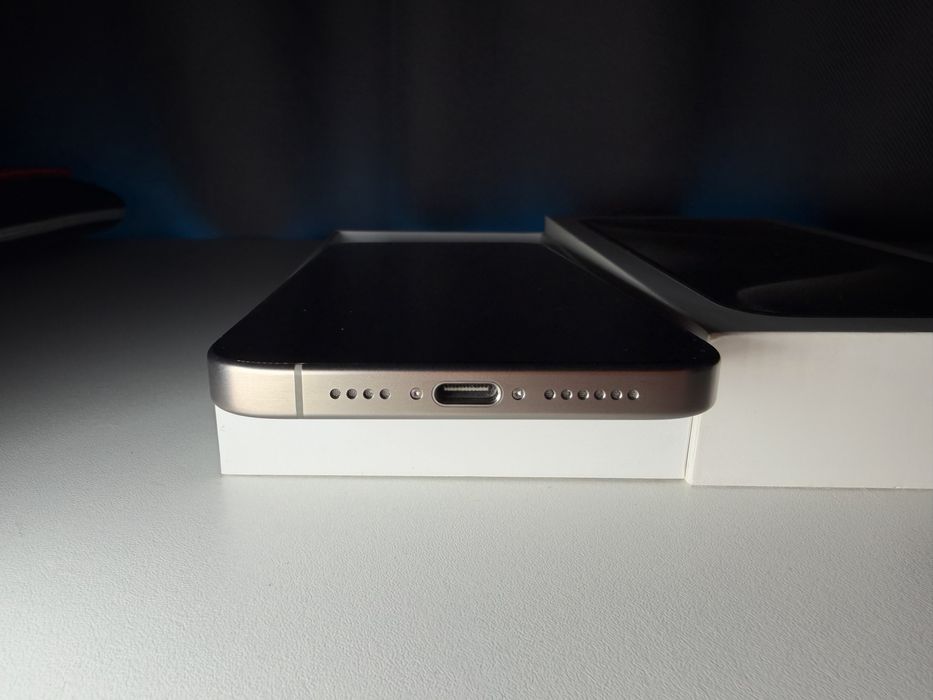 iPhone 15 Pro Max 256GB TITAN с документи
