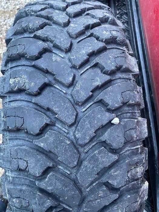 Vând cauciucuri Conforser off road  235/75/15