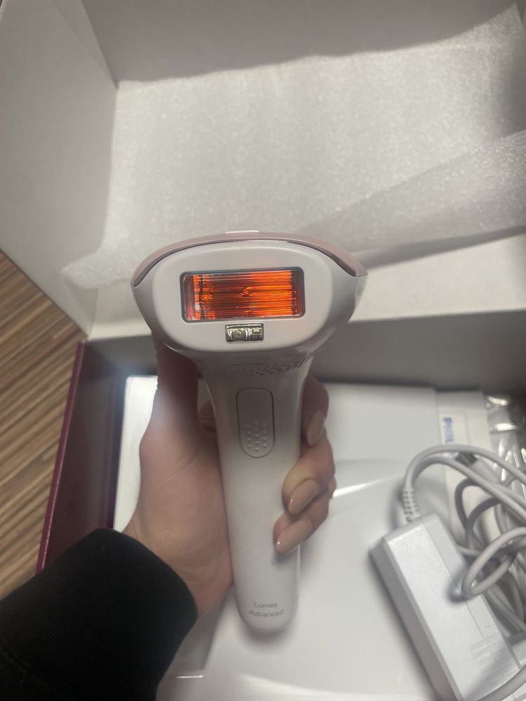 Фотоепилатор Philips Lumea