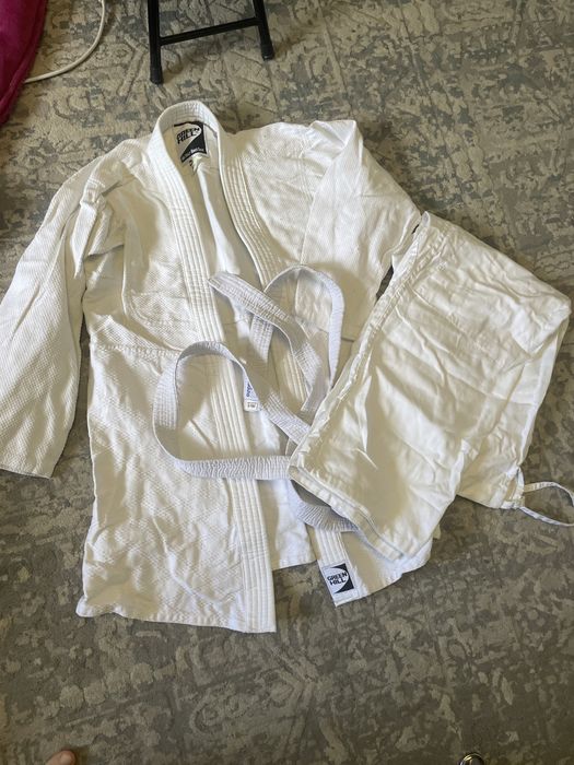 Продам в отличном состоянии размер написан 5/180 100% cotton