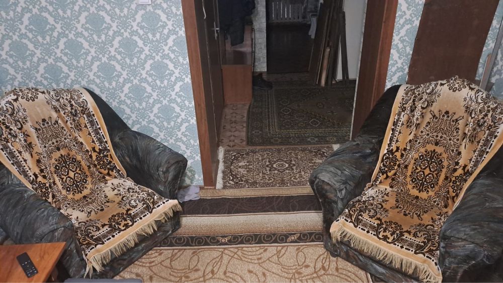 Продам диван и 2 кресла