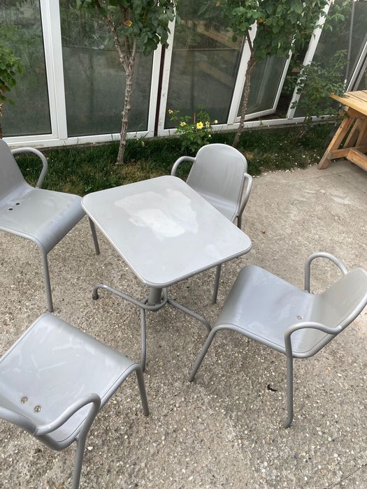 Scaune de aluminiu și mese