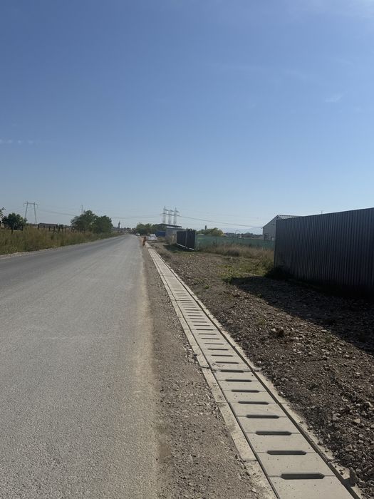 Teren constructii la drum asfaltat/ utilitati