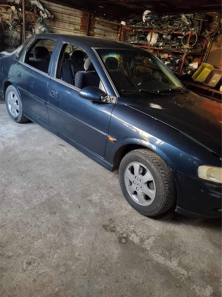 Opel Vectra 2000г. На части