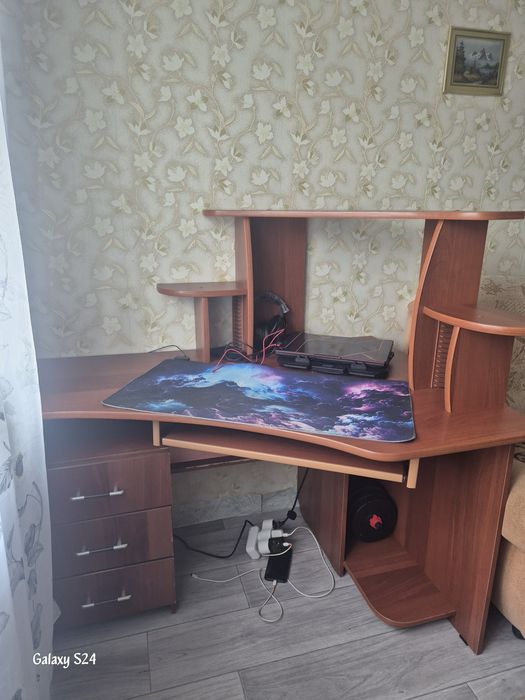 Продам компьютерный столик