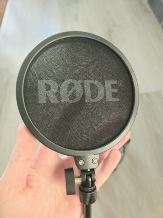 RODE SM6 Shock Mount cu Pop Filter
