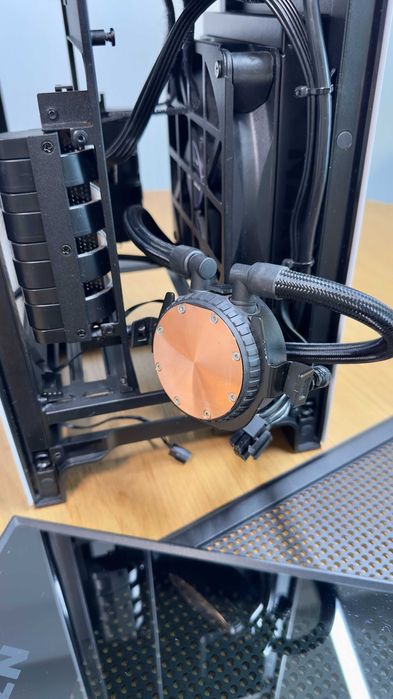 Carcasa NZXT H1 + AIO