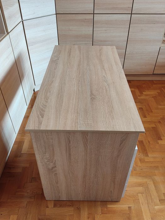 Бюро с три чекмеджета