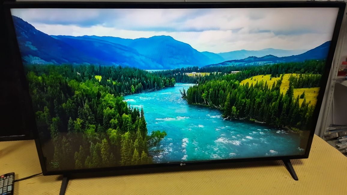 Продаётся телевизор LG Smart TV 43 дюйма 109см в отличном состоянии!!!