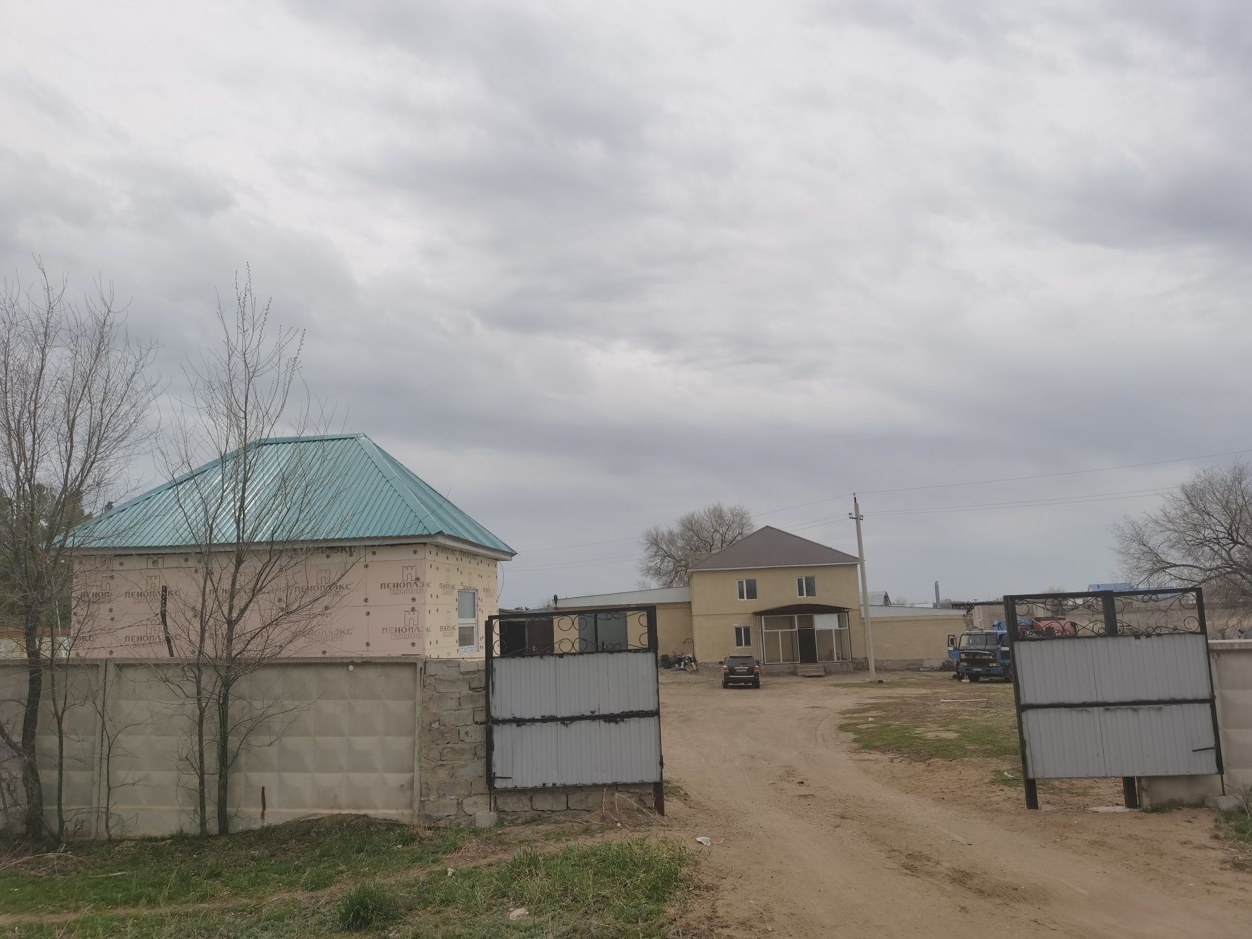 Продается база с офисным зданием и складами