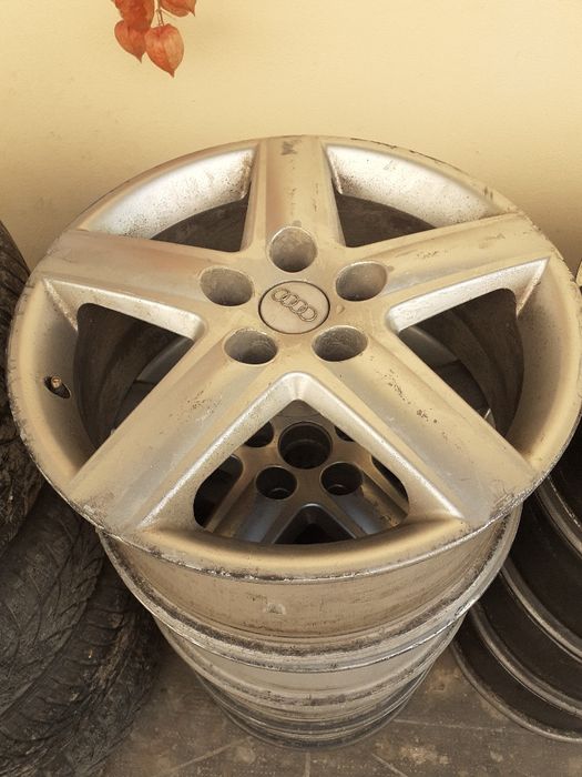 Set jante aliaj Audi pe 17 .stare buna