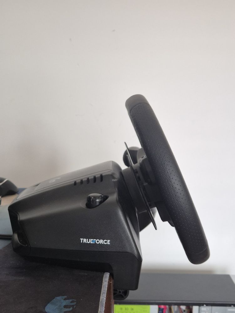 Volan logitech g923 cu schimbator