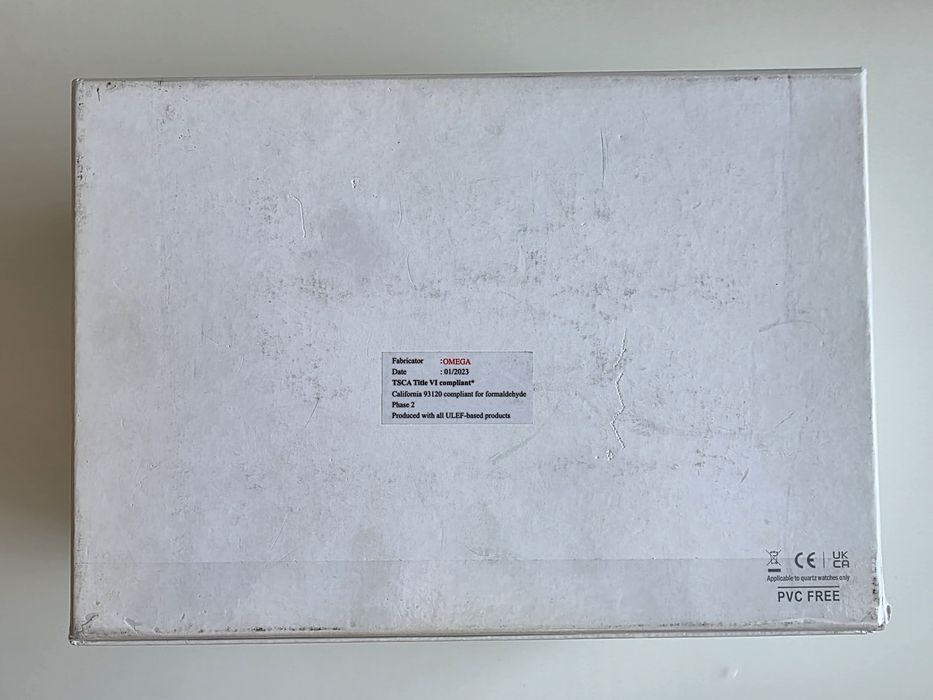 Vând cutie originală ceas Omega.