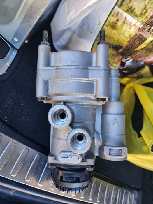 Vând supapa control aremorcii VABC0 remorca