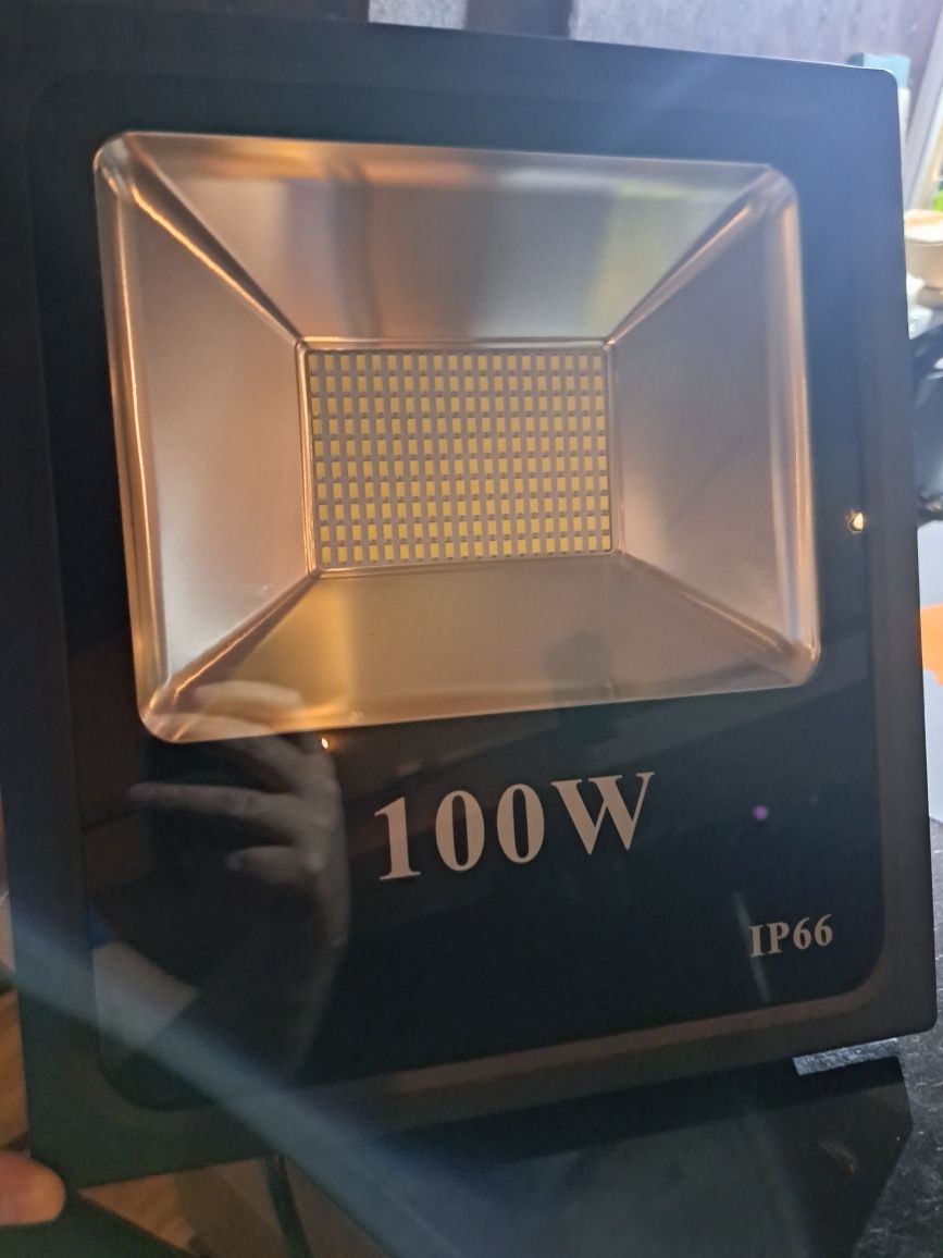 LED Прожектор 100W OPTONIKA 3бр.чисто нови