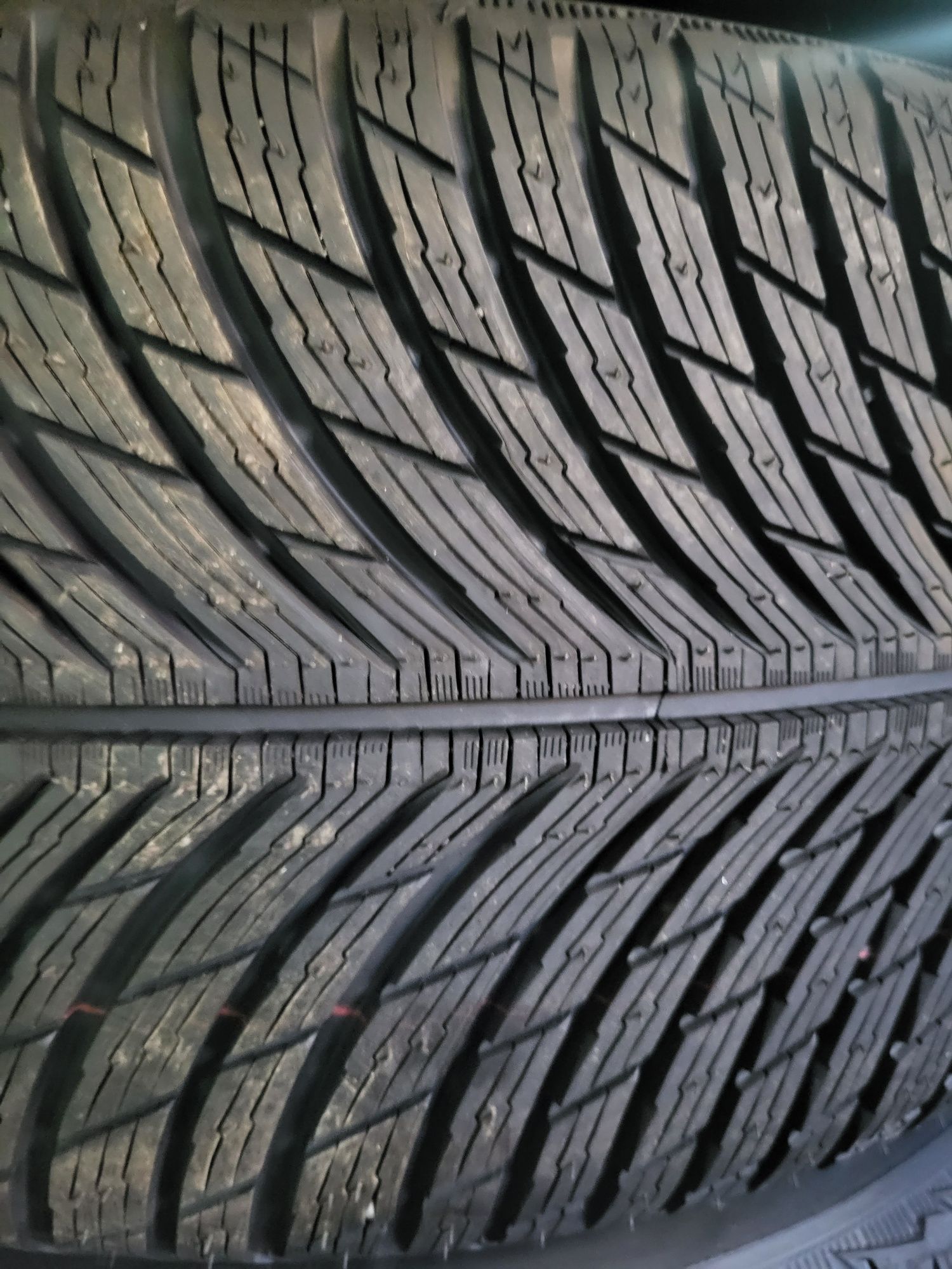 4 бр зимни 265/40/19 Michelin Alpin 5