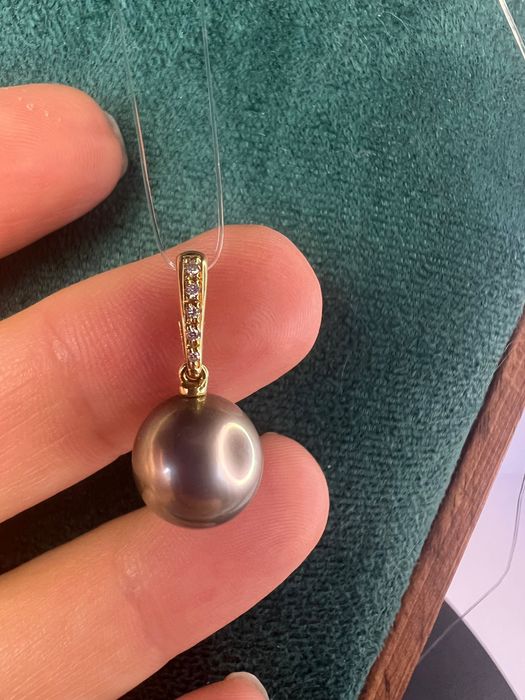 Pandantiv de colecție din aur cu perlă neagra de Tahiti si diamante