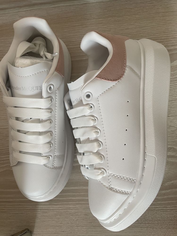 Бели кожени кецове Alexander McQueen