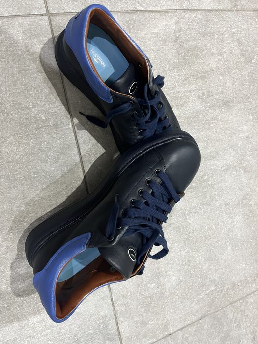 Тъмно сини обувки