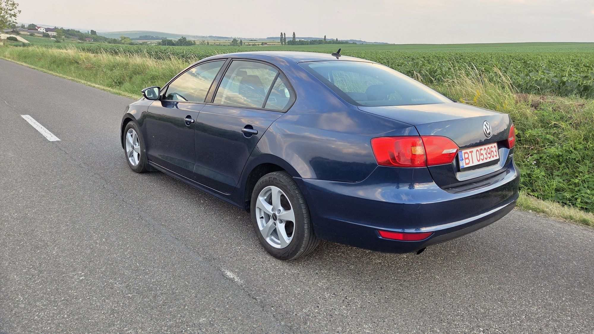 Vând vw jetta 2011 1600 diesel cutie automata