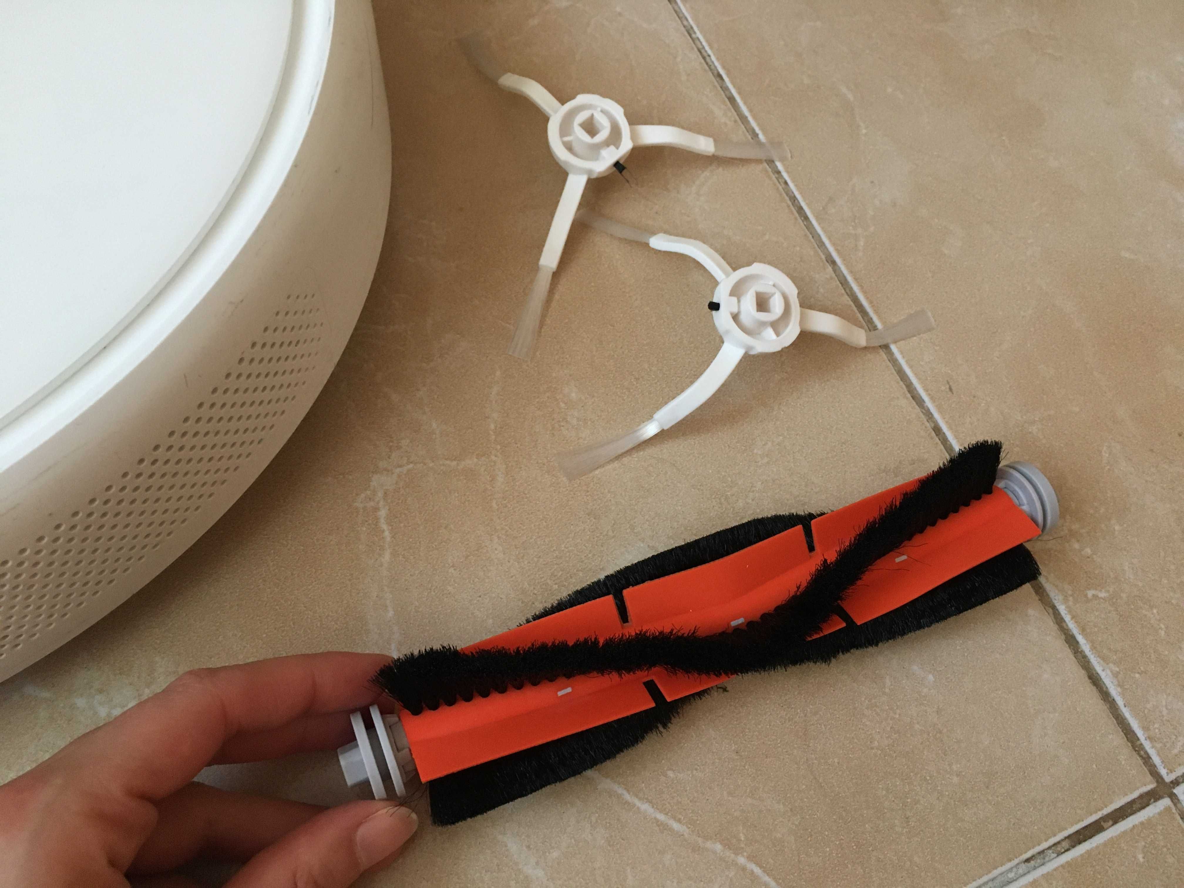Xiaomi Mi Robot Vacuum Mop Прахосмукачка робот с резервни аксесоари