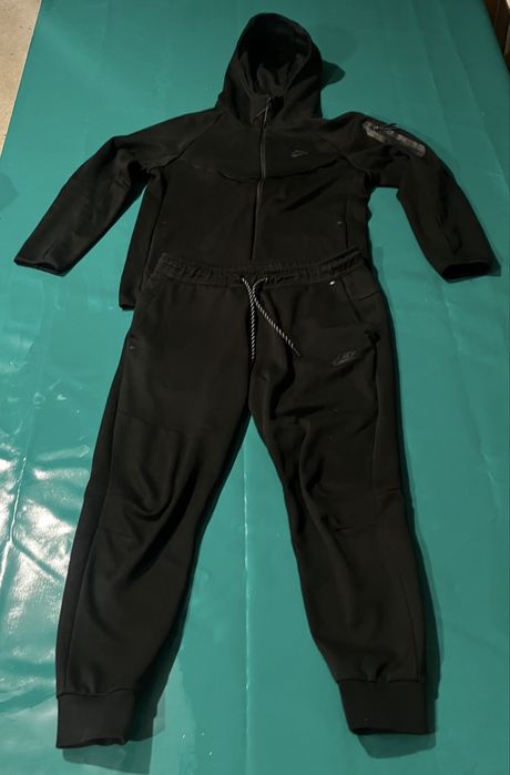 Nike Tech Fleece M Size