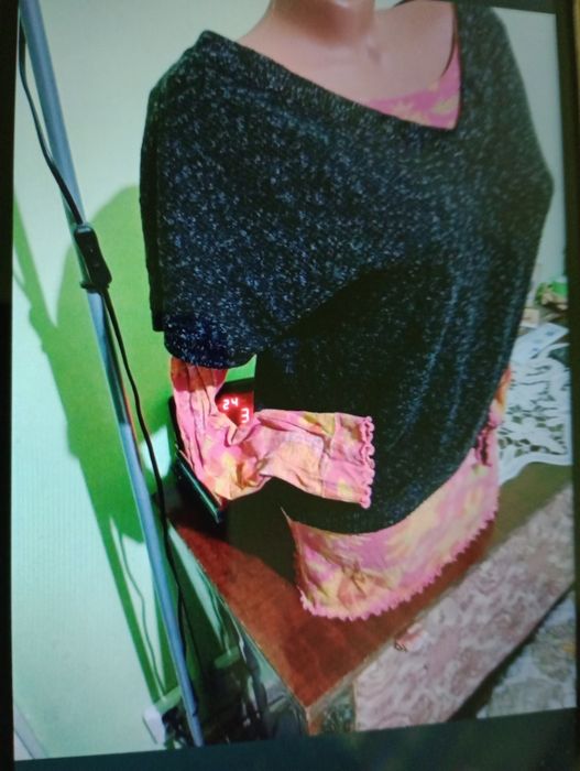 Bluze și fuste de vara, hanorac,,blugi, pantaloni , vesta,