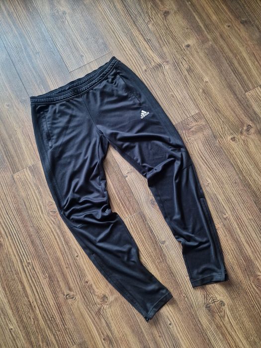 Страхотно мъжко спортно долнище ADIDAS размер M