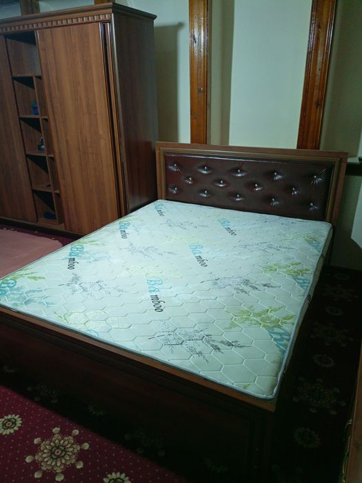 Спальня гарнитура сотилади