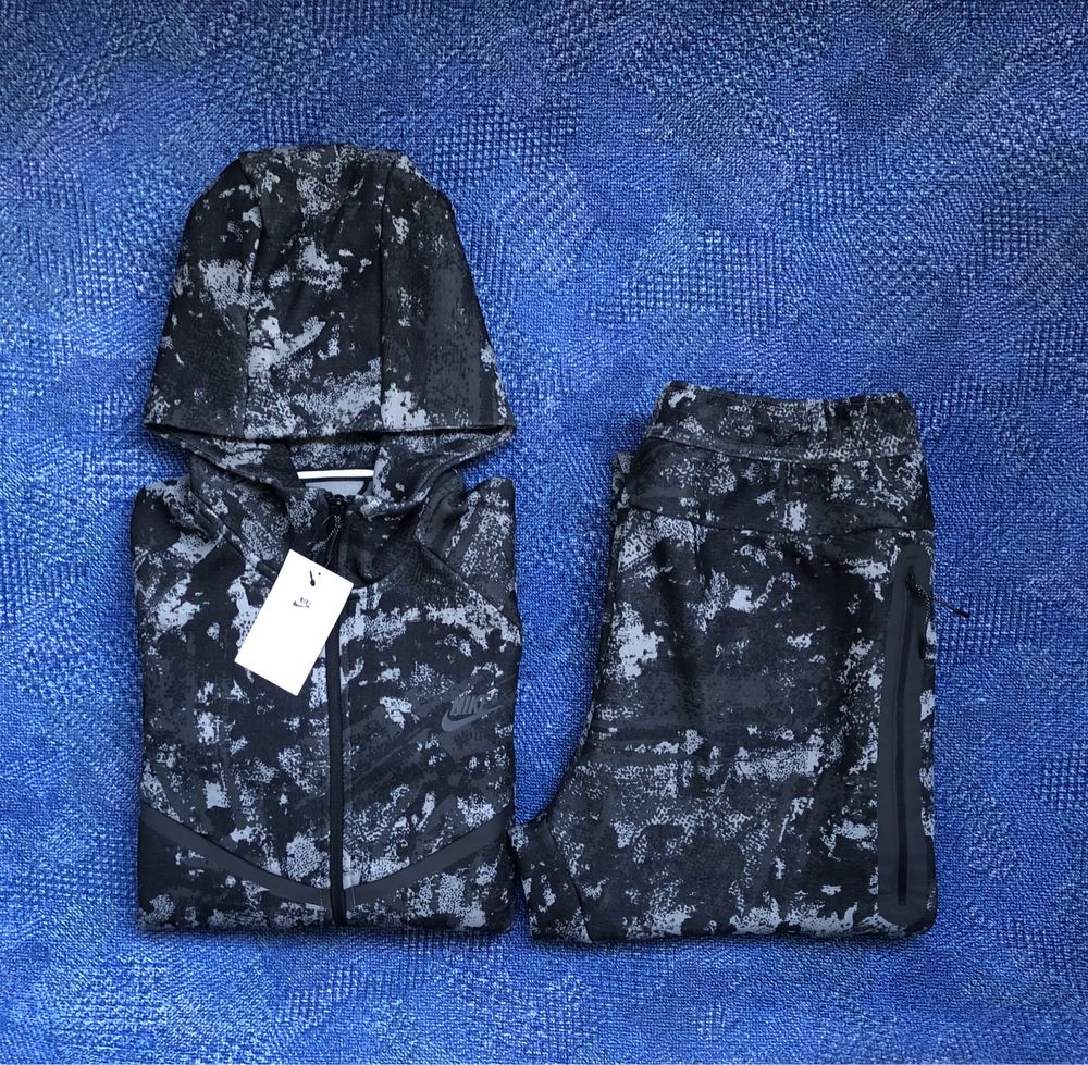 Nike Tech Fleece ОРИГИНАЛЕН мъжки екип горнище и долнище - M