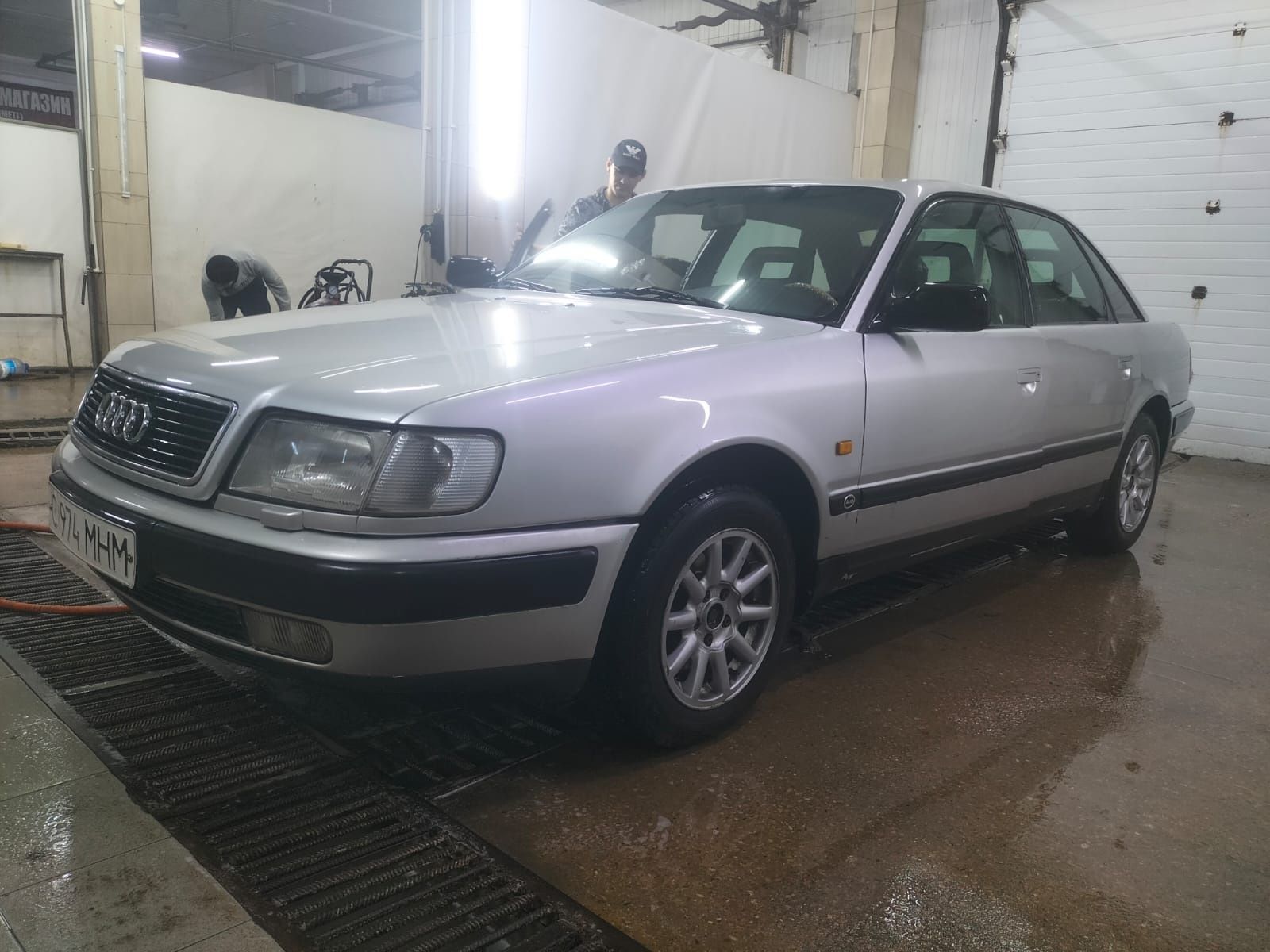 Срочно продам Audi 100