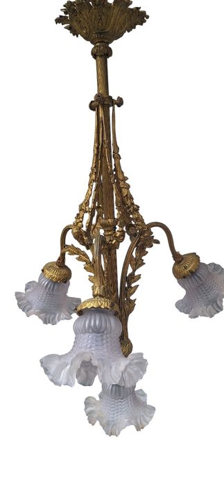 Candelabru din bronz d’oré cu abajururi din sticlă mată – stil Art Nou