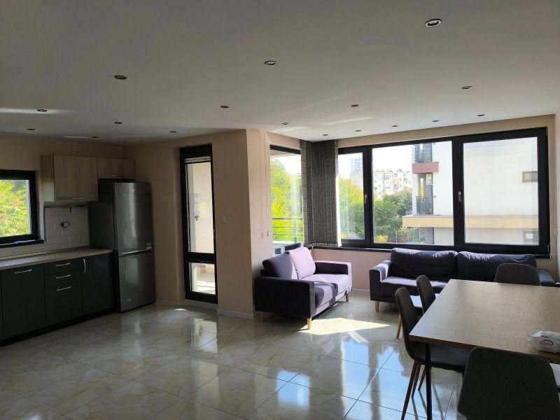 Двустаен апартамент в жк. Христо Смирненски