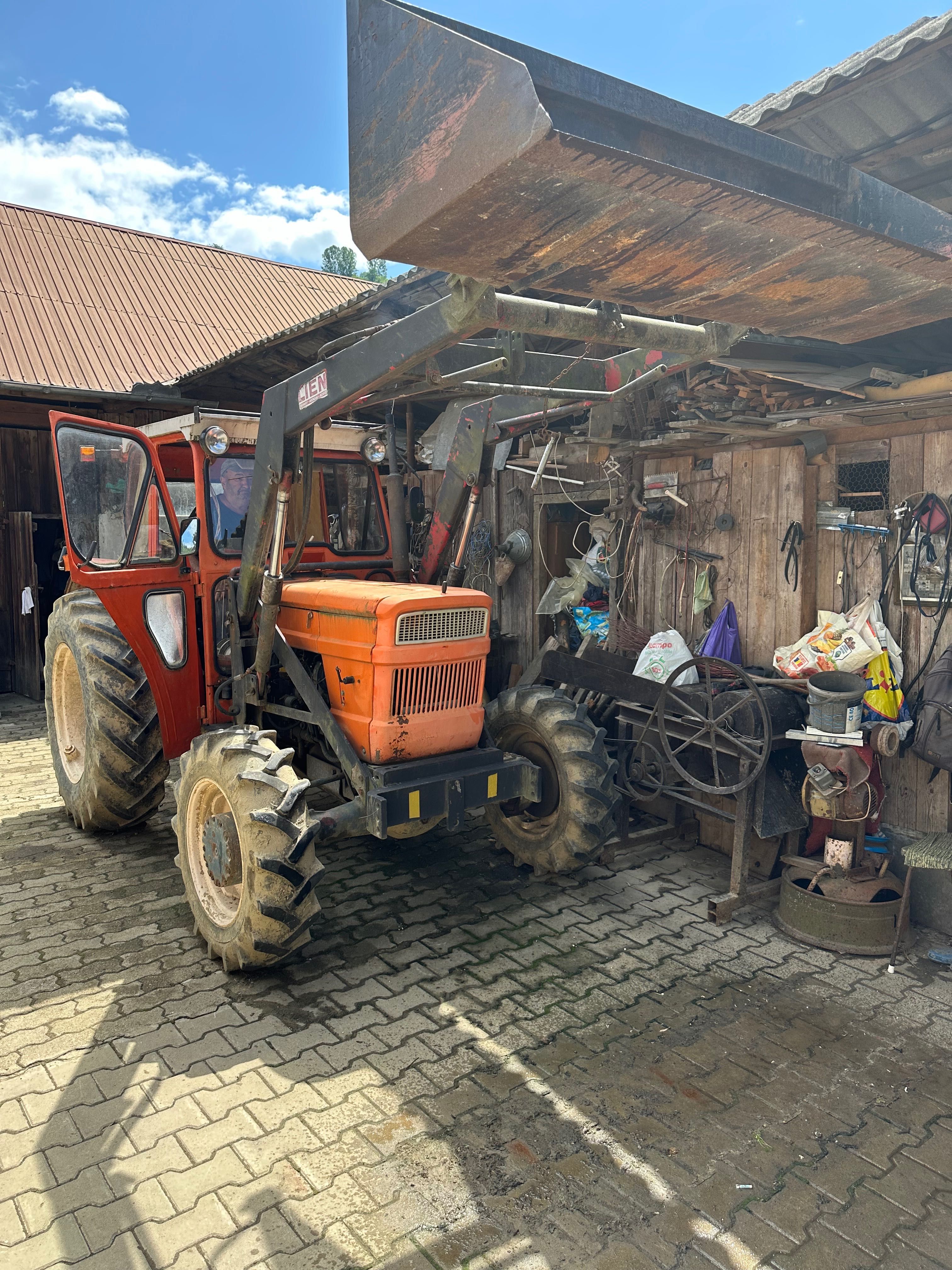 Tractor Fiat 4x4 cu frontal