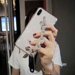 Husa cu bratara si pietricele iPhone SE 2020, 7 , 8, 7 Plus, X, XS Max