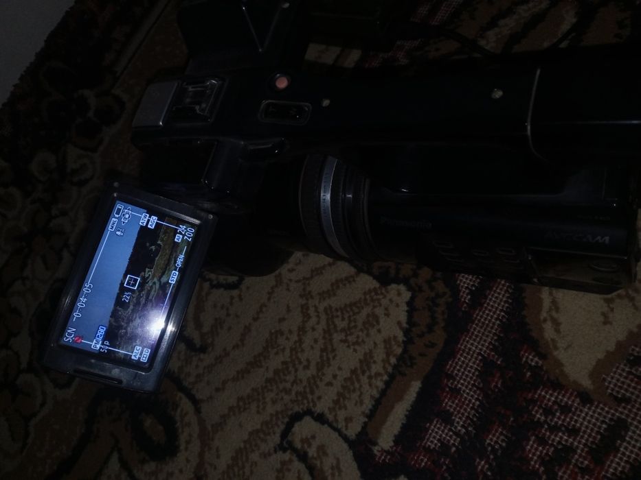 Camera sotiladi  Panasonic AC 90 Camera 1 ta batterkasi bor 1 ta Zarya