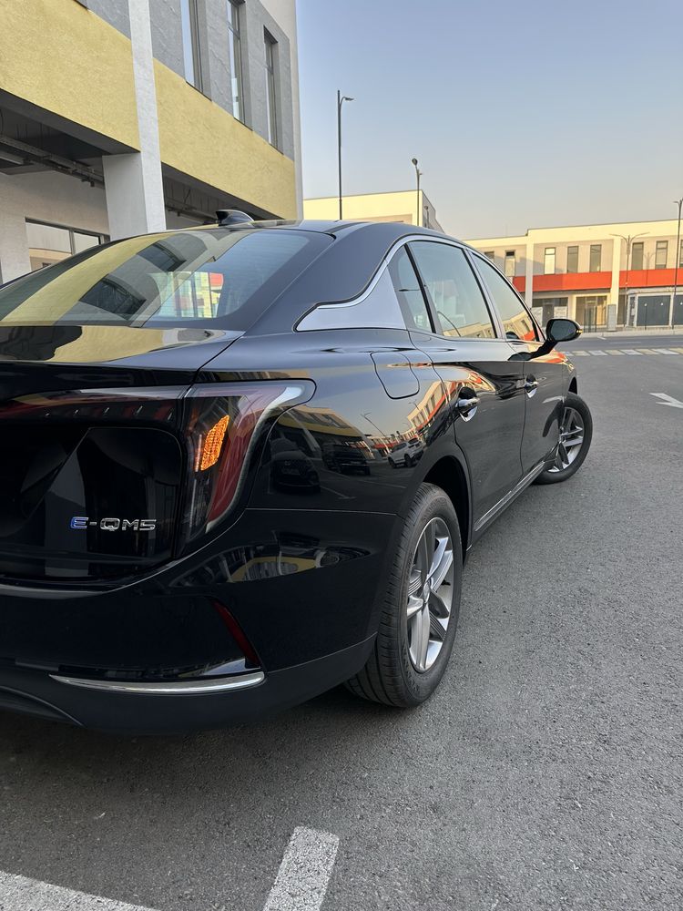 Hongqi e-qm5  2026 restayling