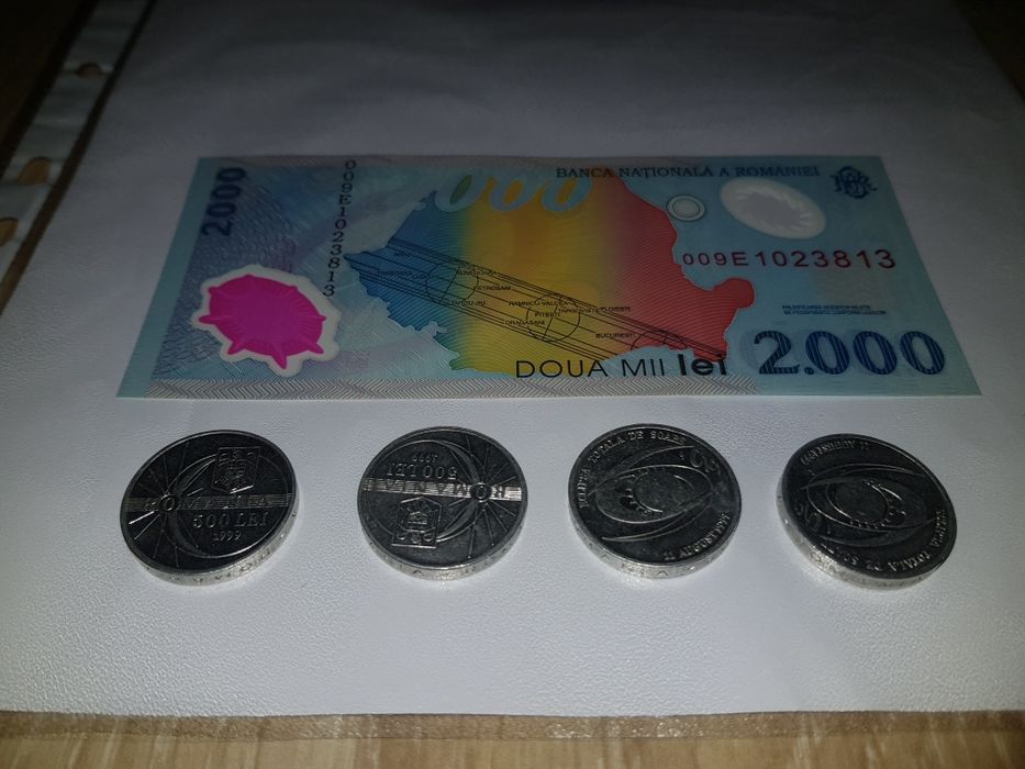 Bancnota 2000 lei cu eclipsa de soare și moneda 500 lei.
