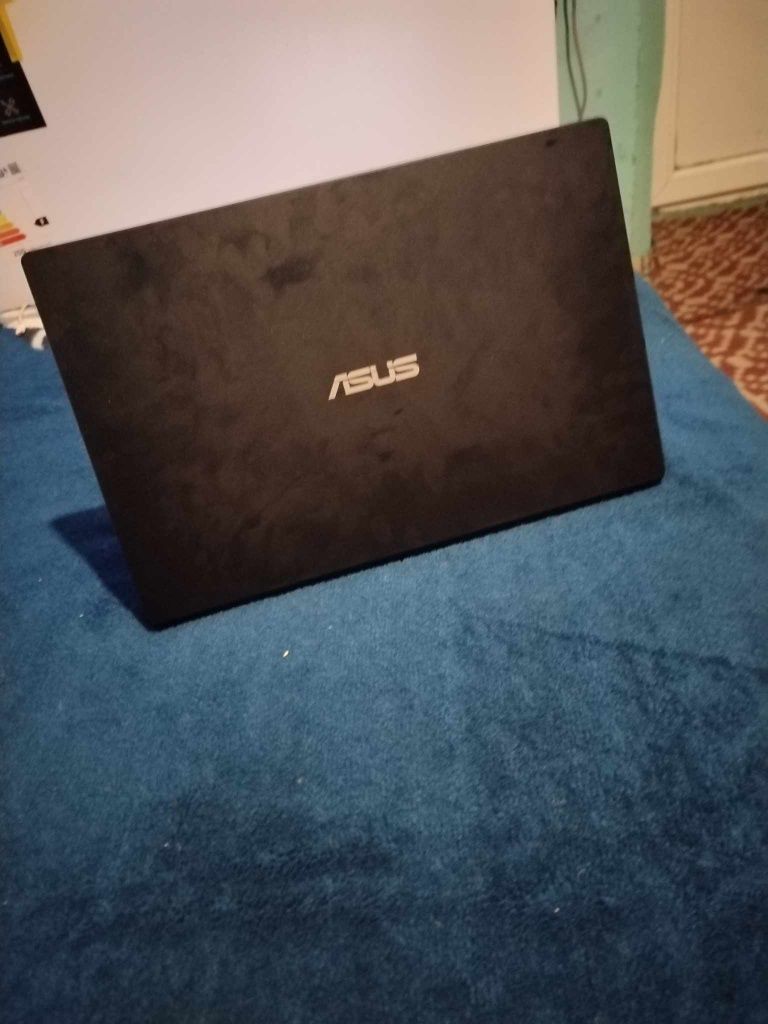 Laptop Asus înca în garantie