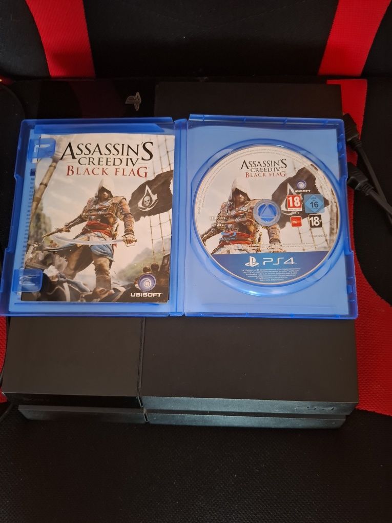 PlayStation 4 500GB + 2 оригинални контролера + игра (диск)