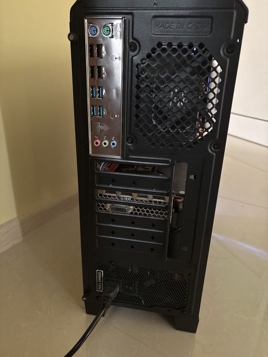 Работна станция(компютър), с двупроцесорен intel Xeon E5 64 GB
