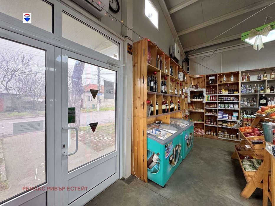 Търговски обект за продажба в с. Сандрово