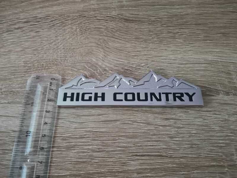 Chevy Jeep High Country сребриста с черно емблема