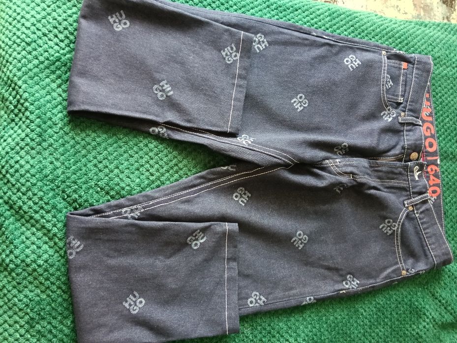 Blugi Hugo mărimea 32 produs nou