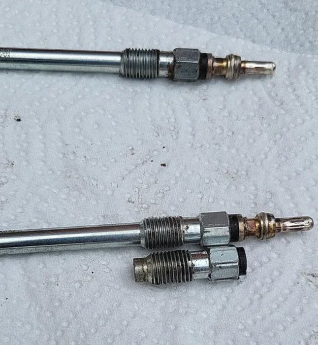 Scoatem bujii rupte in chiulasă