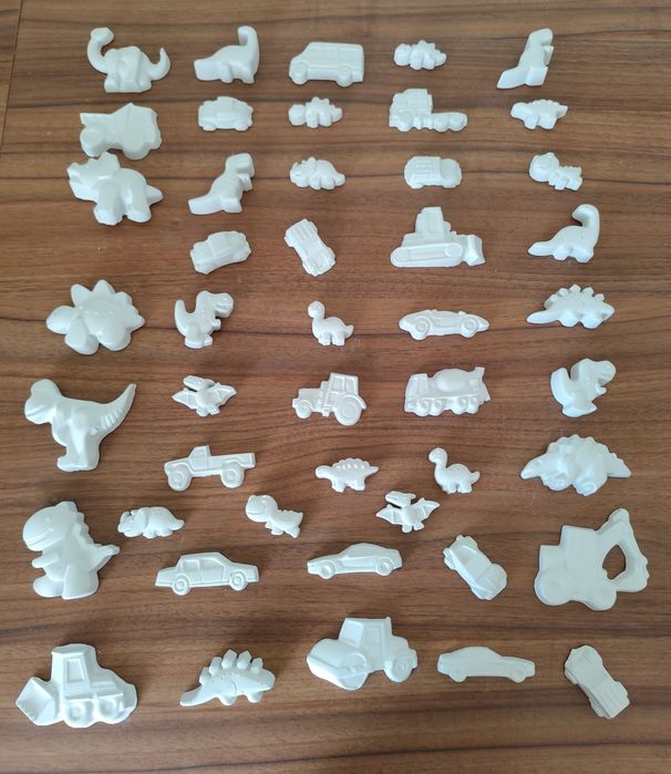 Vând seturi diverse de figurine din ipsos