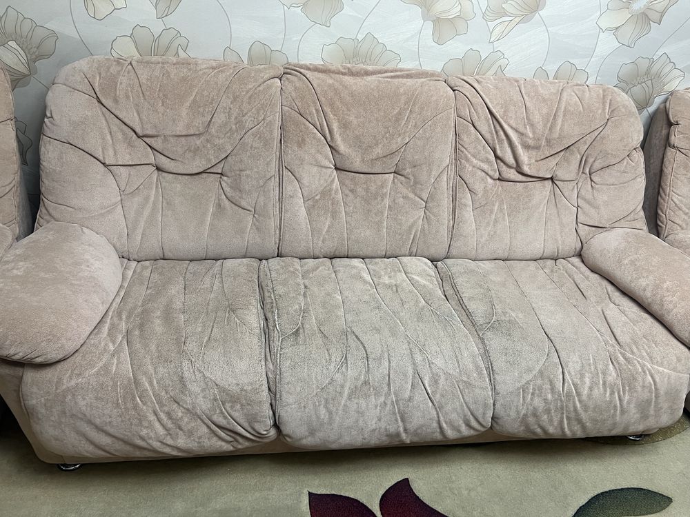 Продается диван и два крела