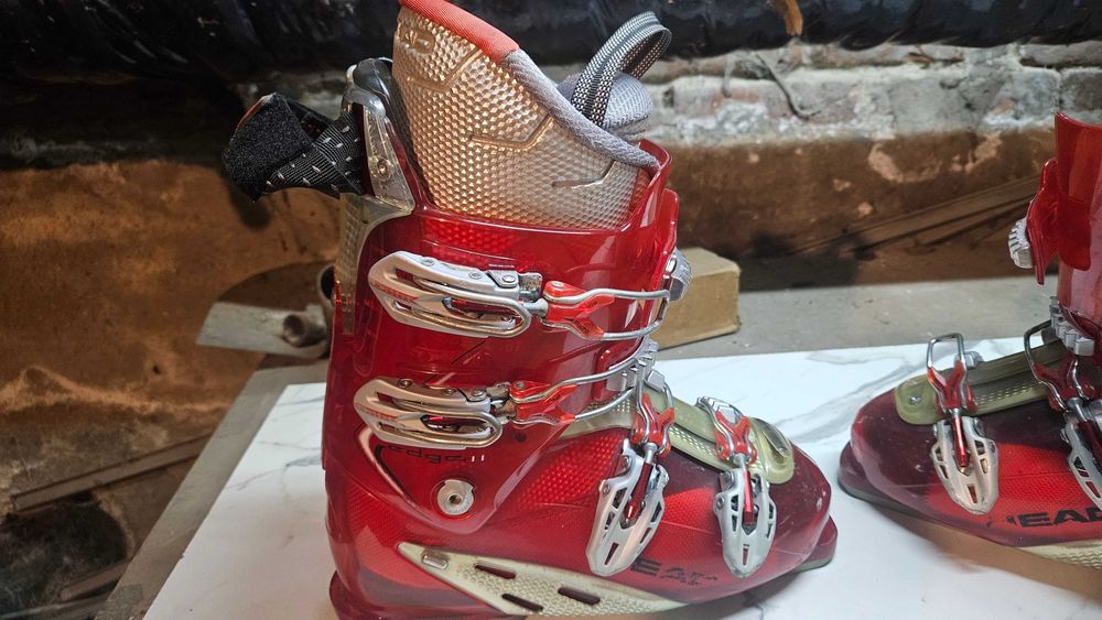 Запазени ски обувки