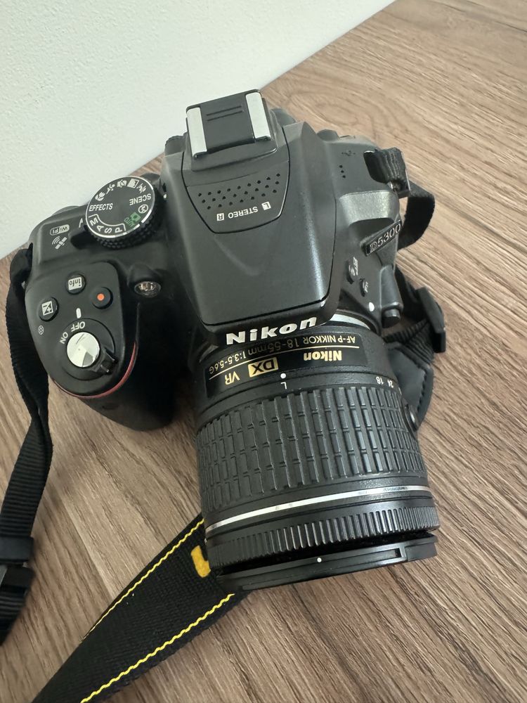 Фотоапарат - Nikon D5300 с обектив, карта памет, две батерии и зарядно